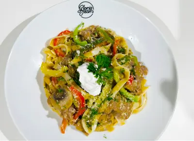 RUSSIAN BEEF STROGANOFF WITH FETTUCCINE PASTA